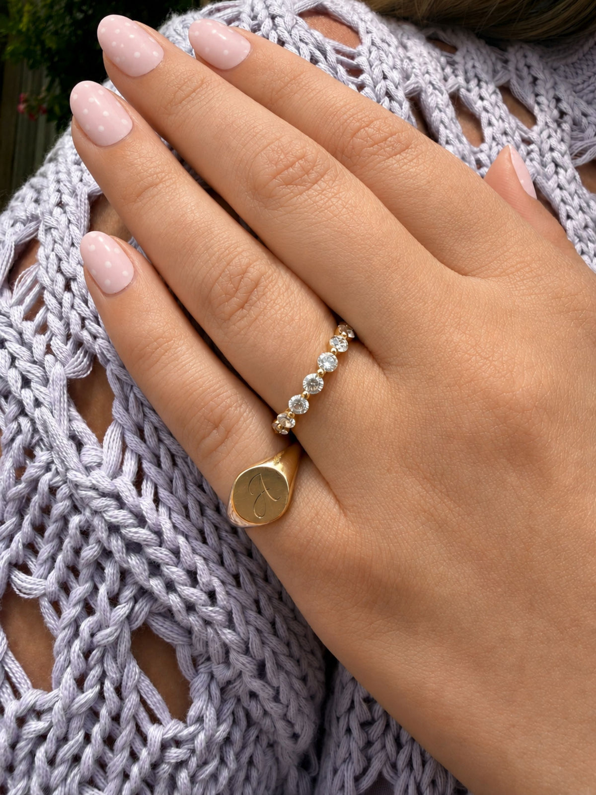 Floating Round Diamond Band 14K