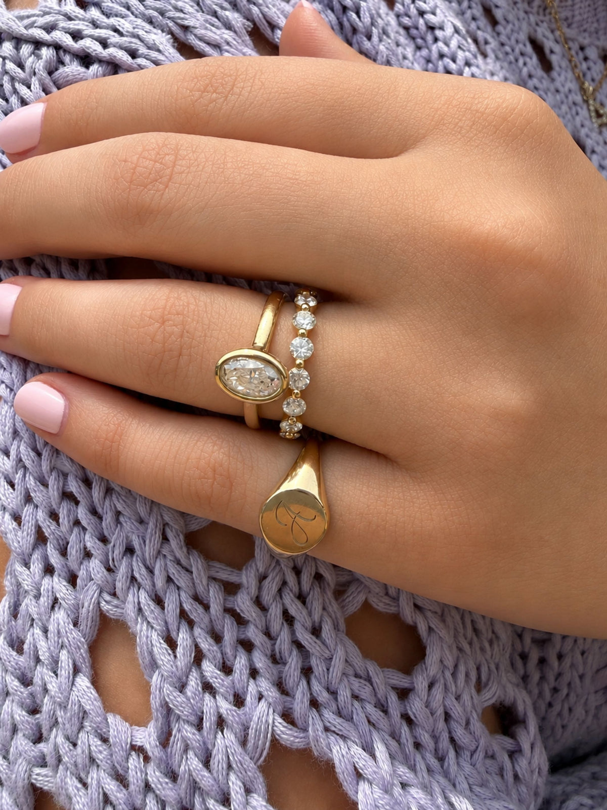 Floating Round Diamond Band 14K