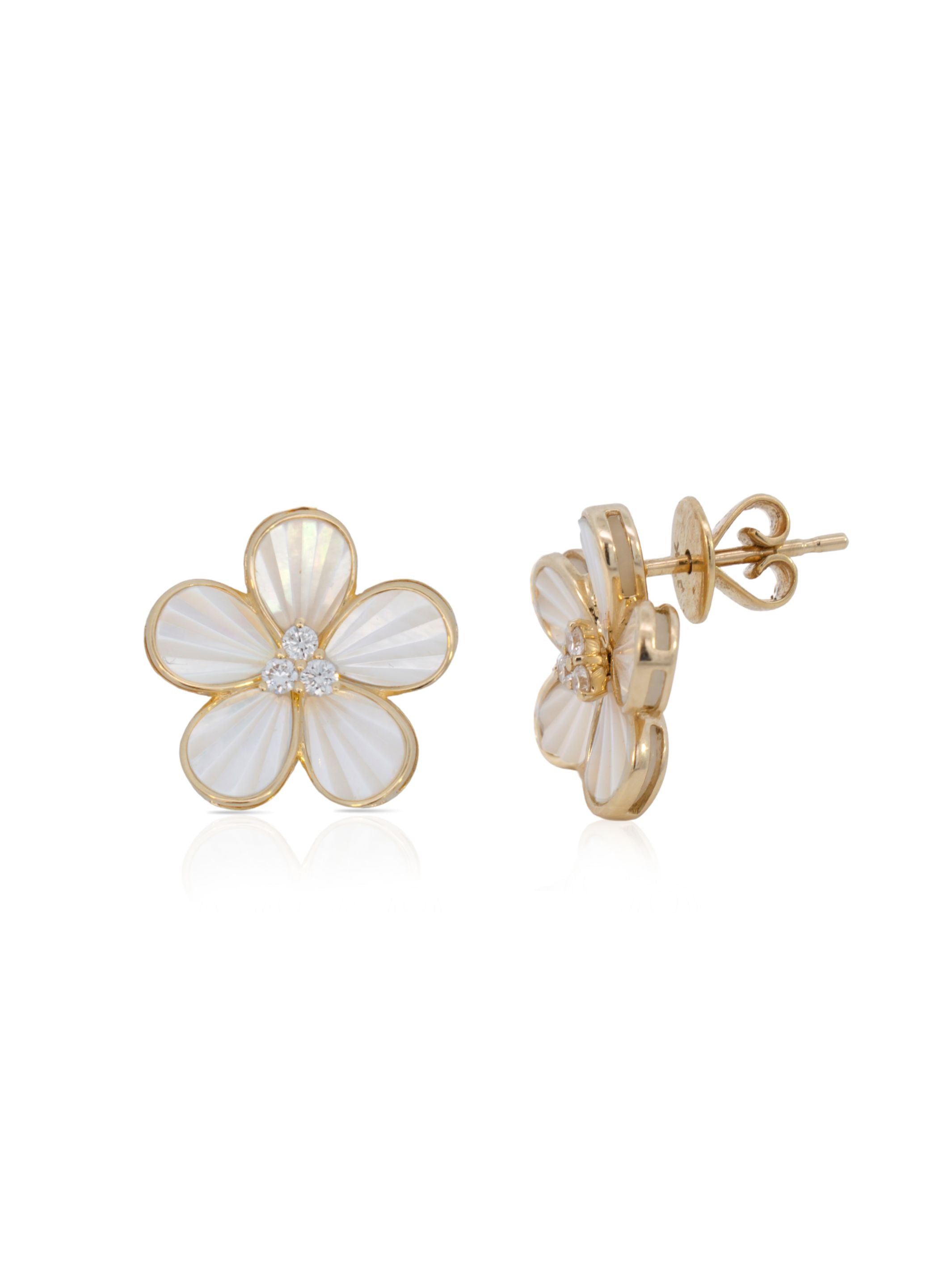 Fluted Mother of Pearl and Diamond Flower Stud Earring 14K