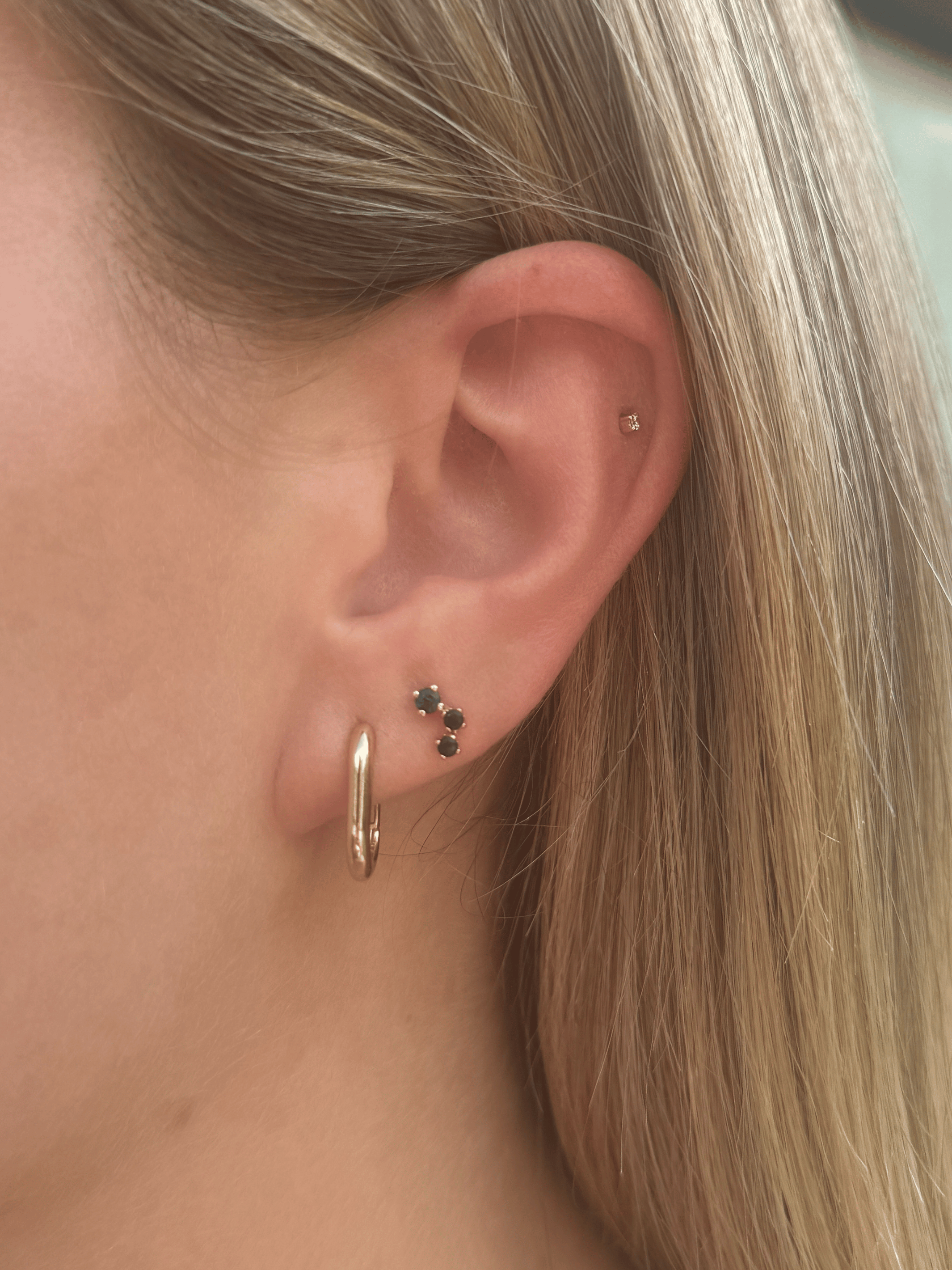 Curved Trio Stud 14K