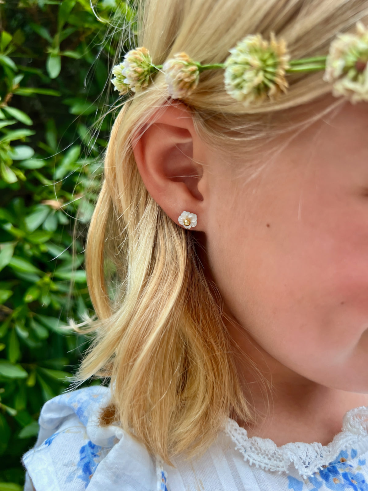 Kid White Pearl Flower Stud Earrings 9K