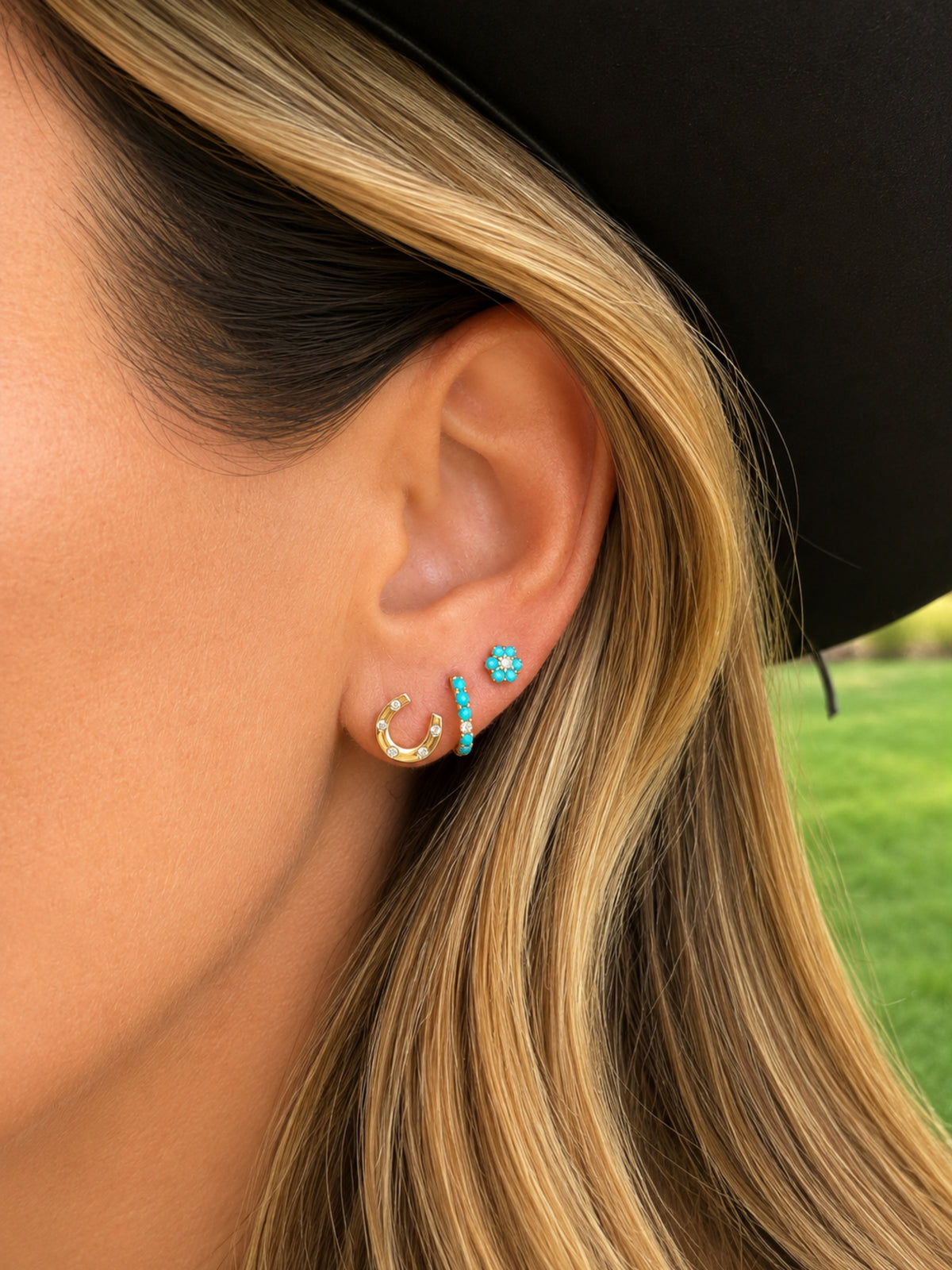 Lucky Diamond Horseshoe Stud 14K