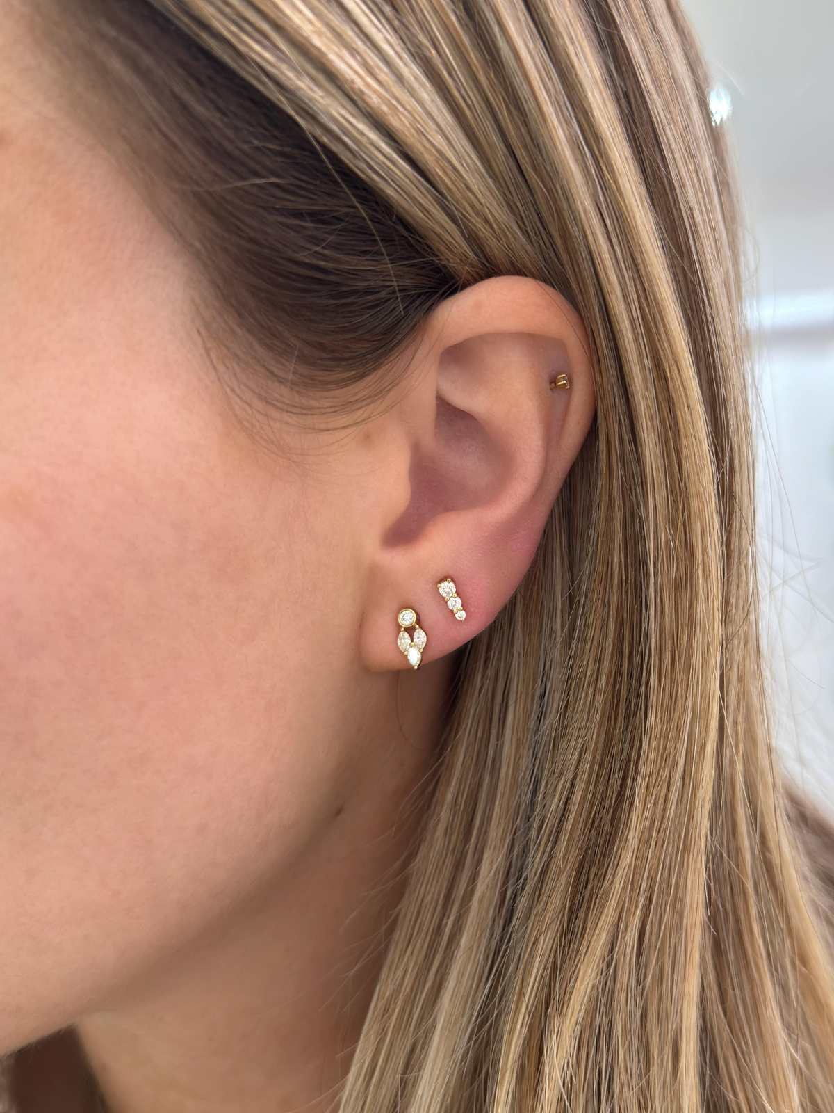 Graduated Diamond Stud Earrings 14K