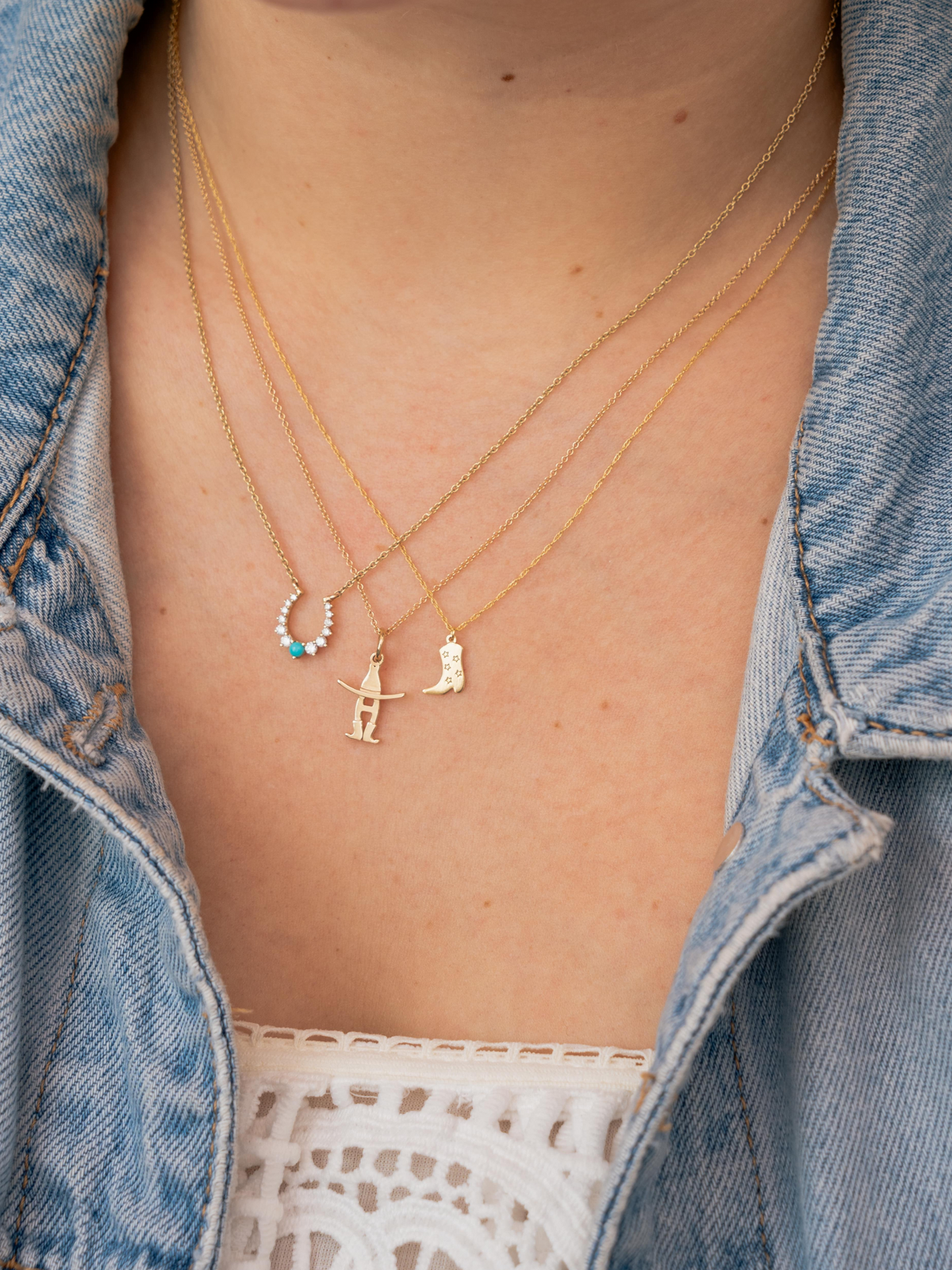 Howdy Necklace 14K