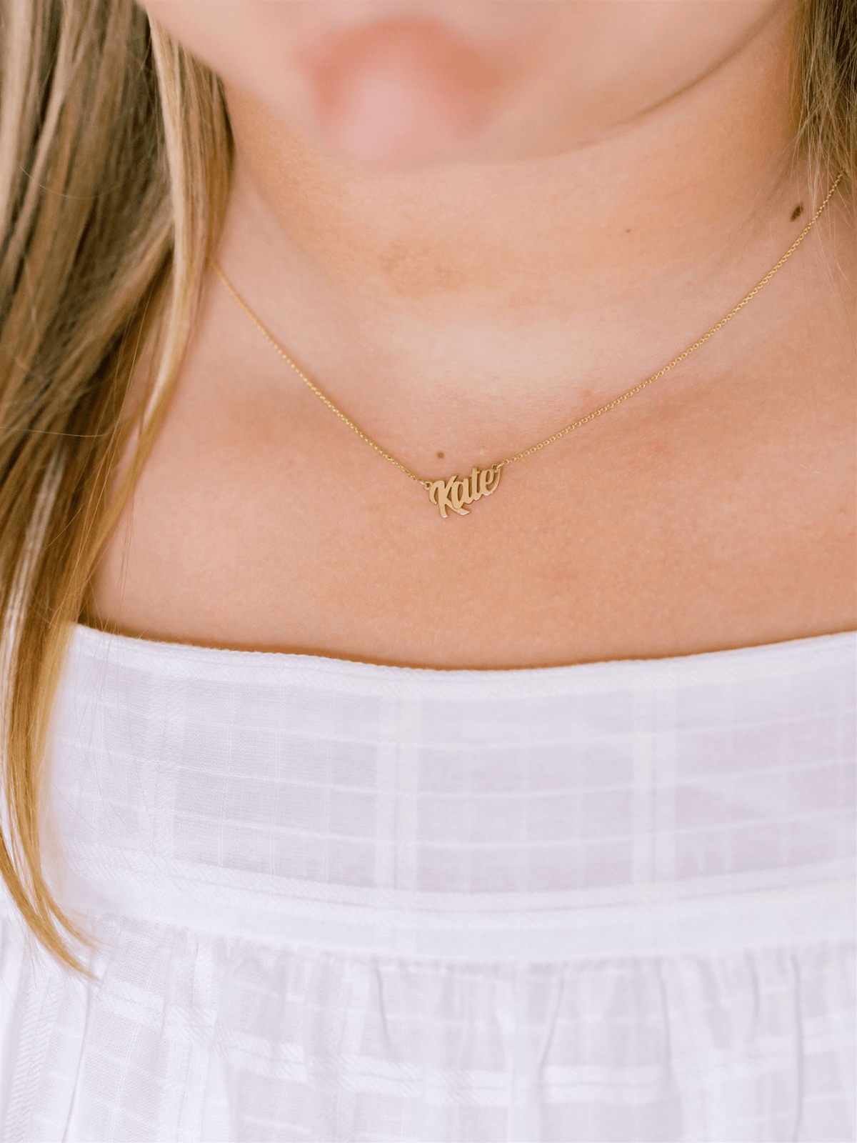 Childrens name necklace gold